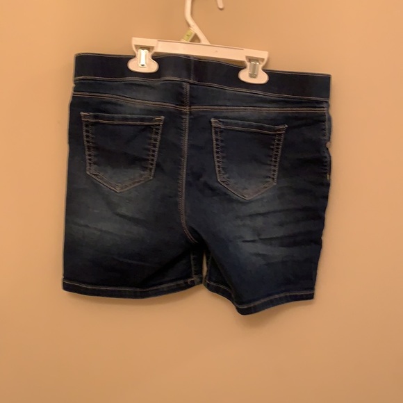 Shorts - Picture 2 of 2